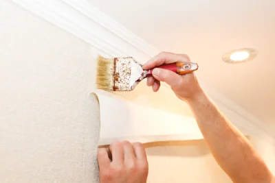 Pose de papier peint à Lecques — revêtements muraux et toiles de verre